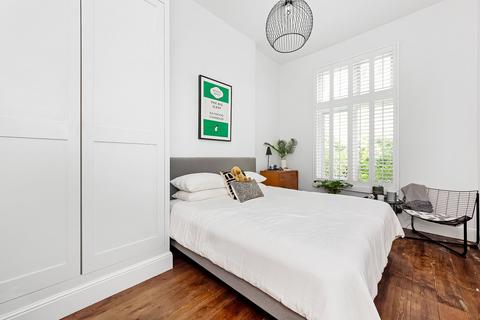 67b Crystal Palace Park Road, London, SE26 6UT