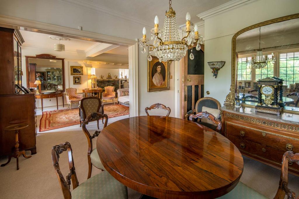 Dining Area in Drawi