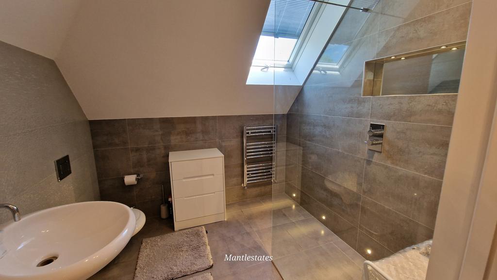 En suite to bedroom two