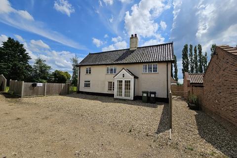 4 bedroom detached house to rent, Long Street