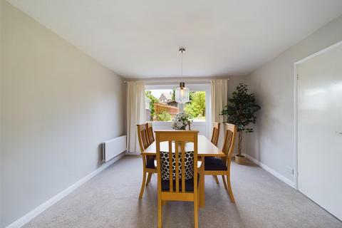 4 bedroom semi-detached house for sale, Theydon Close, Crawley