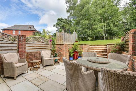 3 bedroom townhouse for sale, Wellers Close, Westerham TN16