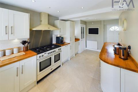 46 The Oundle, Stevenage, SG2 8JX