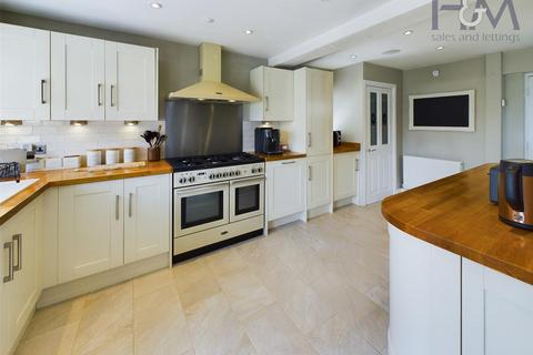 46 The Oundle, Stevenage, SG2 8JX