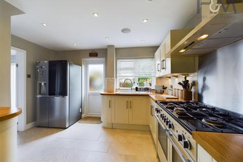 46 The Oundle, Stevenage, SG2 8JX