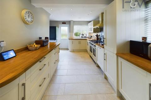 46 The Oundle, Stevenage, SG2 8JX