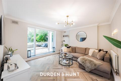 1 bedroom apartment for sale, High Road, Buckhurst Hill, IG9