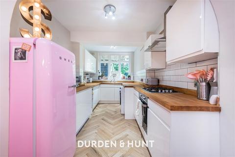 1 bedroom apartment for sale, High Road, Buckhurst Hill, IG9