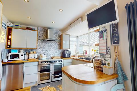 3 bedroom semi-detached house for sale, Tewit Green, Halifax