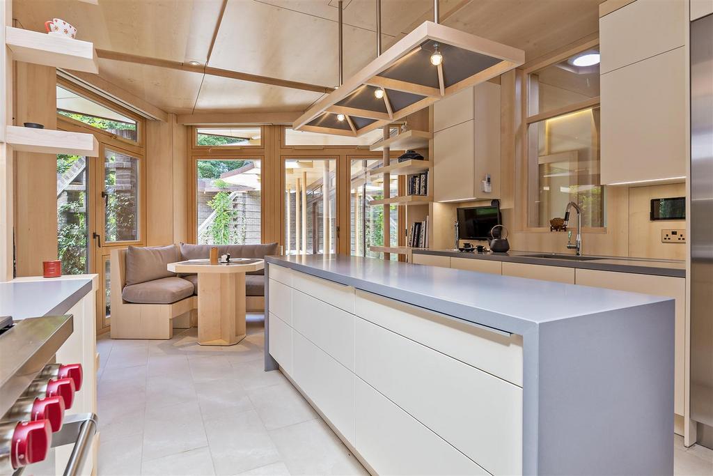 10 Pondwicks Close-107.jpg