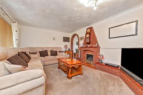 3 bedroom end of terrace house for sale, Handcross Road, Luton