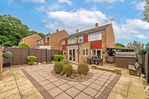 3 bedroom end of terrace house for sale, Handcross Road, Luton