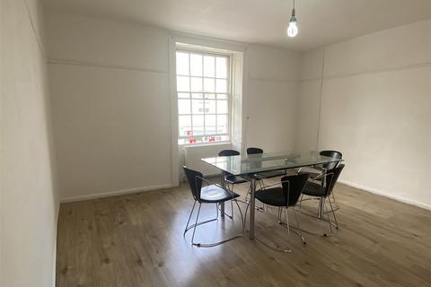 4 bedroom apartment to rent, High Street, Wellington