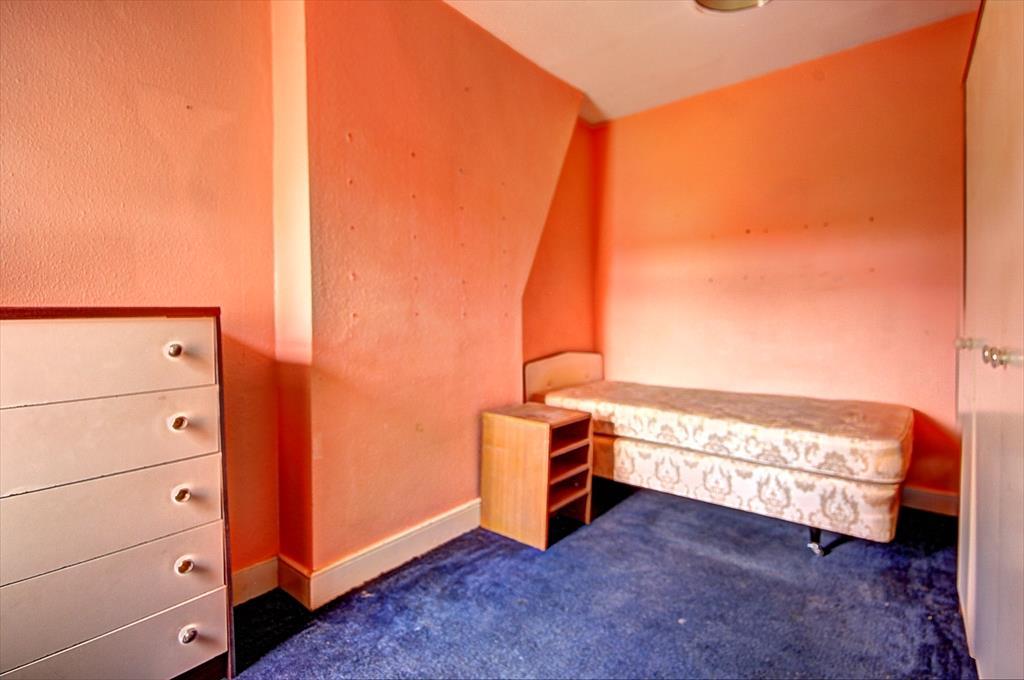 Bed2.jpg