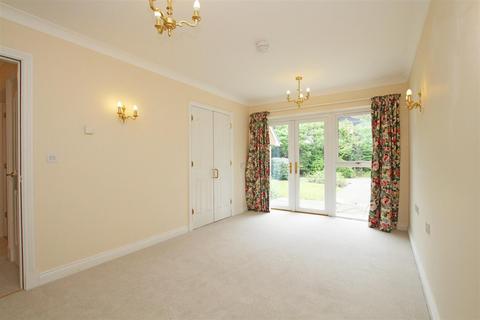 1 bedroom retirement property for sale, Fontwell Avnue, Eastergate