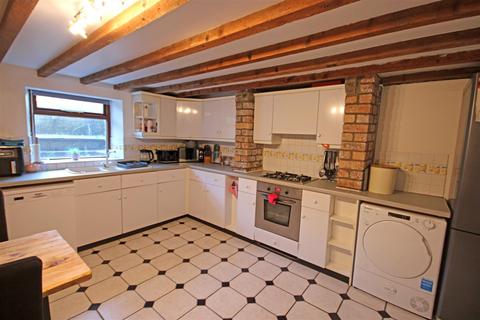 4 bedroom terraced house for sale, Thornfield Street, Greetland HX4