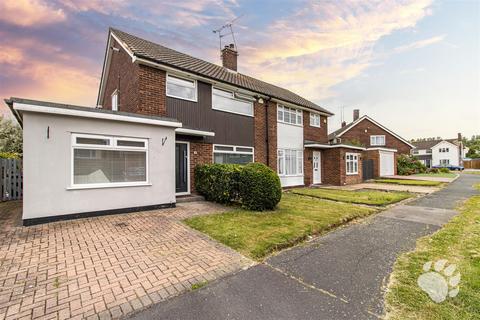 3 bedroom semi-detached house for sale, Peregrine Close, Basildon SS16