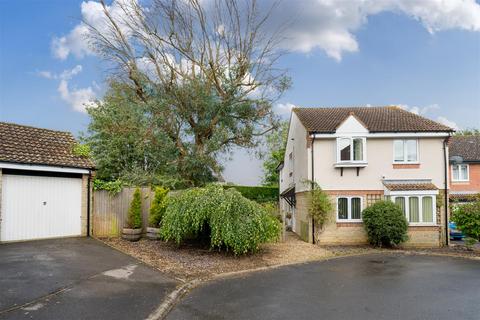 4 bedroom detached house for sale, Carpenter Close, Chippenham