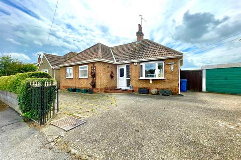 2 bedroom detached bungalow for sale, Chrystals Road, Hornsea