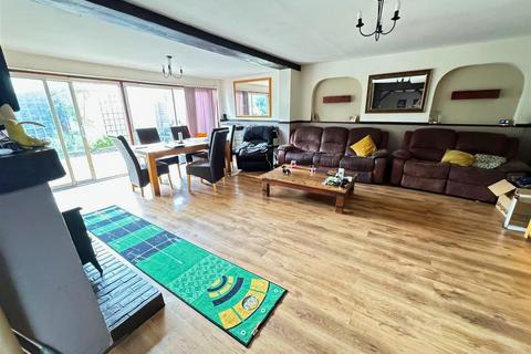 4 bedroom semi-detached house for sale, Kingsley Crescent, Thundersley