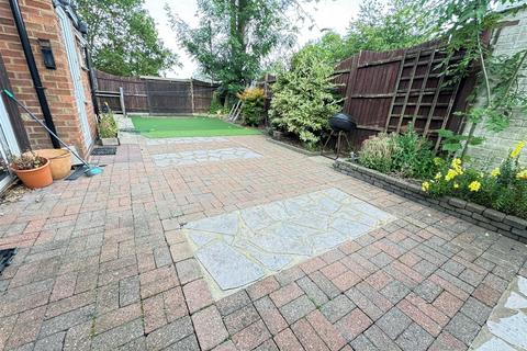 4 bedroom semi-detached house for sale, Kingsley Crescent, Thundersley