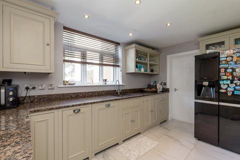 24 Cammo Grove, Edinburgh, EH4 8EX