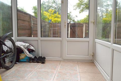 33 Travis Street, Shaw, Oldham, OL2 8EH