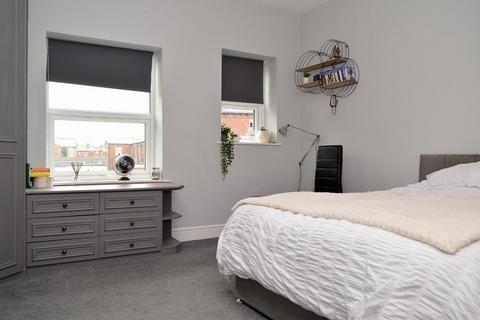 33 Travis Street, Shaw, Oldham, OL2 8EH