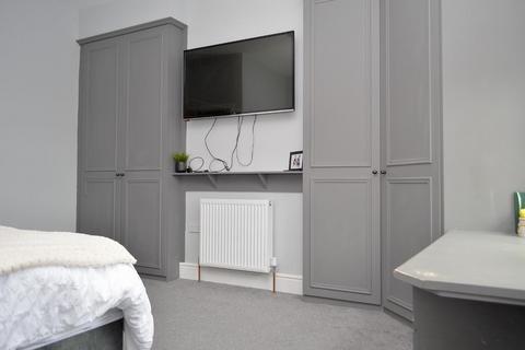 33 Travis Street, Shaw, Oldham, OL2 8EH