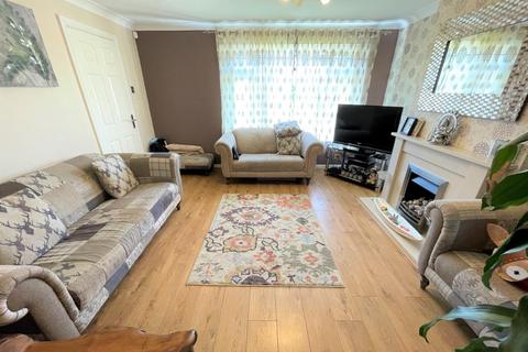 3 bedroom semi-detached house to rent, Longwood Crescent, Leeds