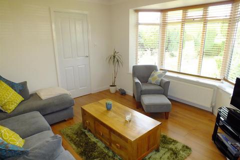 3 bedroom semi-detached house to rent, Talbot Gardens, Roundhay, Leeds