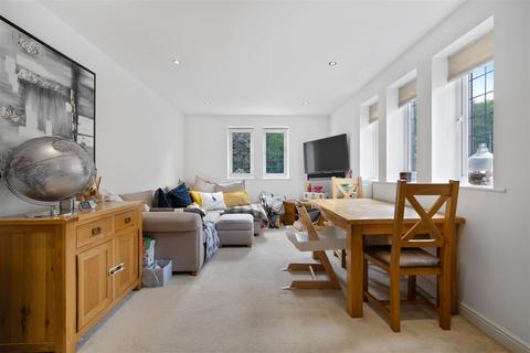 2 bedroom apartment for sale, London Road, Ascot