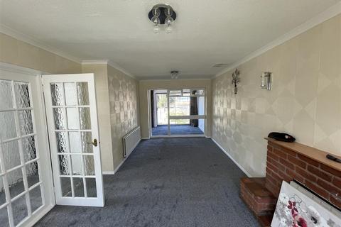 3 bedroom detached house to rent, 21 Camberley DrivePennWolverhamptonWest Midlands