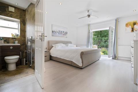 17 Beechwood Close, Ascot, SL5 8QJ
