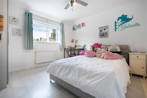 17 Beechwood Close, Ascot, SL5 8QJ