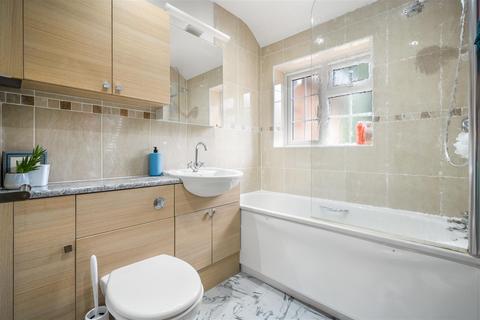 17 Beechwood Close, Ascot, SL5 8QJ