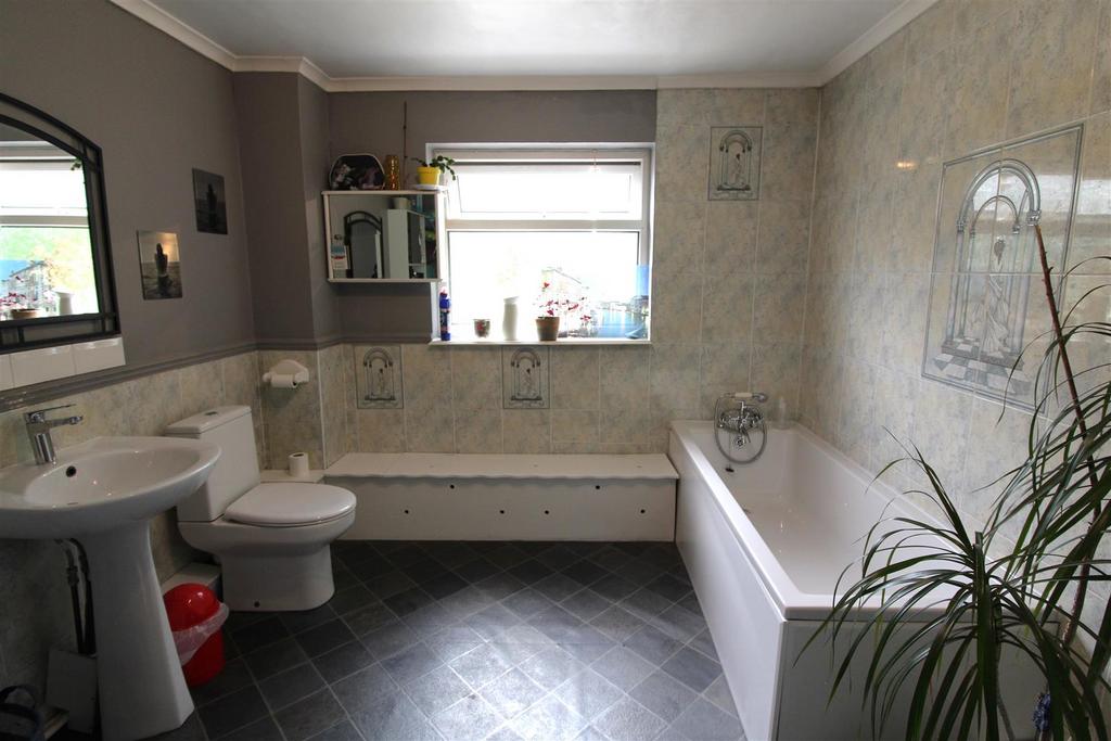 Bathroom/Shower Room