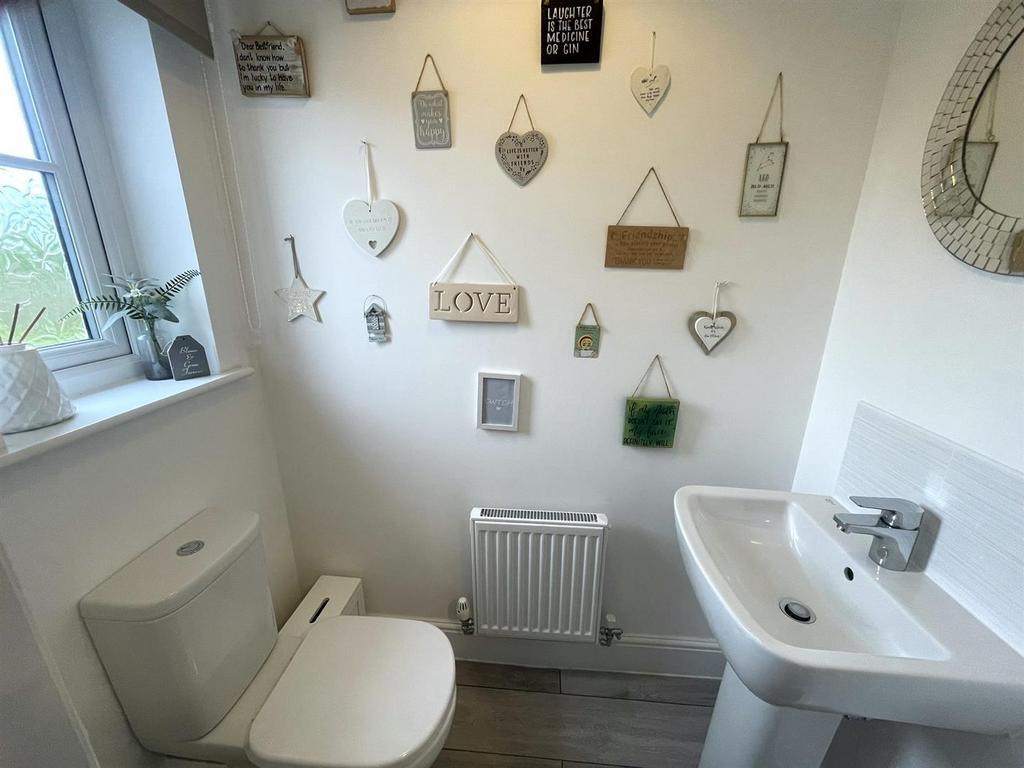 Downstairs Toilet 3.JPEG