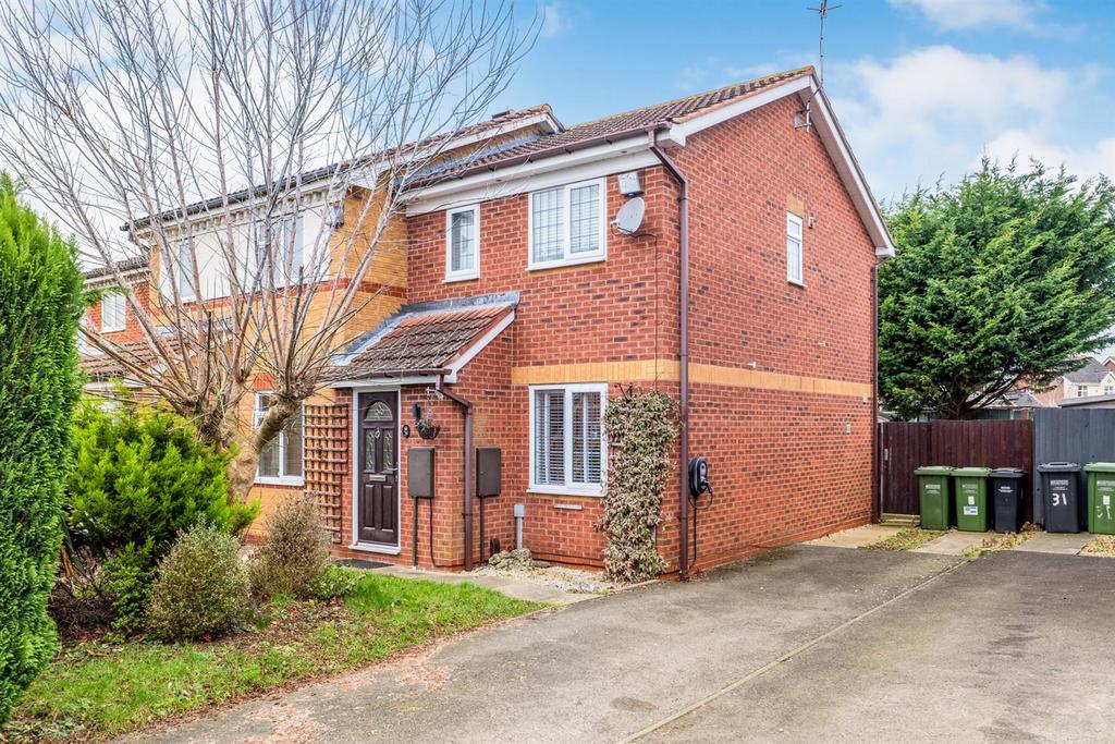 Jasmine Walk, Evesham 2 bed semidetached house to rent £875 pcm (£