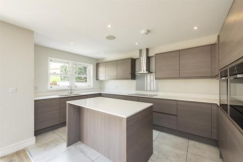 4 bedroom end of terrace house for sale, The Harrow, Luton Road, Harpenden