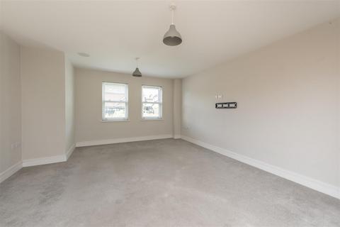 4 bedroom end of terrace house for sale, The Harrow, Luton Road, Harpenden