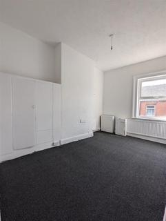 2 bedroom property to rent, Grove Road, Stoke-On-Trent