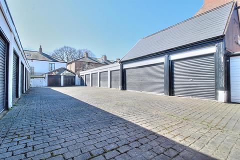 Garage to rent, Queen Alexandra Road, North Shields NE29