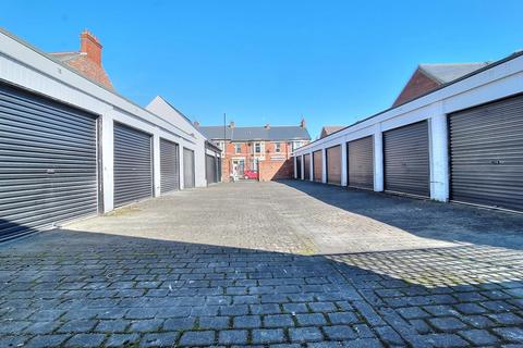 Garage to rent, Queen Alexandra Road, North Shields NE29