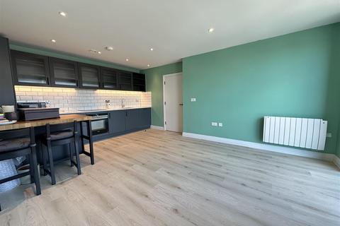 2 bedroom apartment for sale, Pembroke Broadway, Surrey GU15