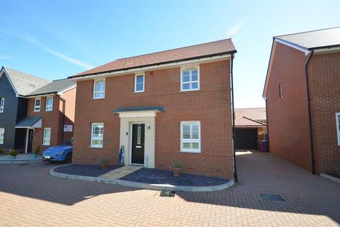 4 bedroom detached house to rent, Belpaire Close, Lower Stondon