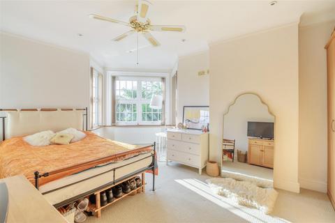 4 bedroom detached house for sale, Penshurst Gardens, Edgware