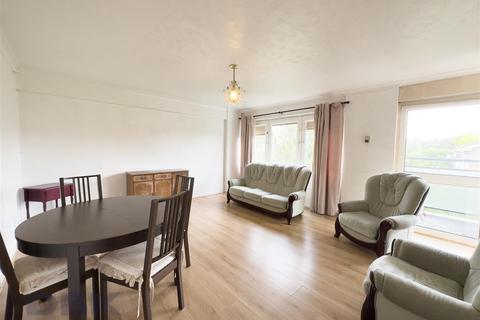 2 bedroom apartment for sale, Westbourne House, Wheatlands TW5