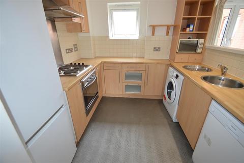 2 bedroom flat to rent, St Wilfrids Street, Manchester M15