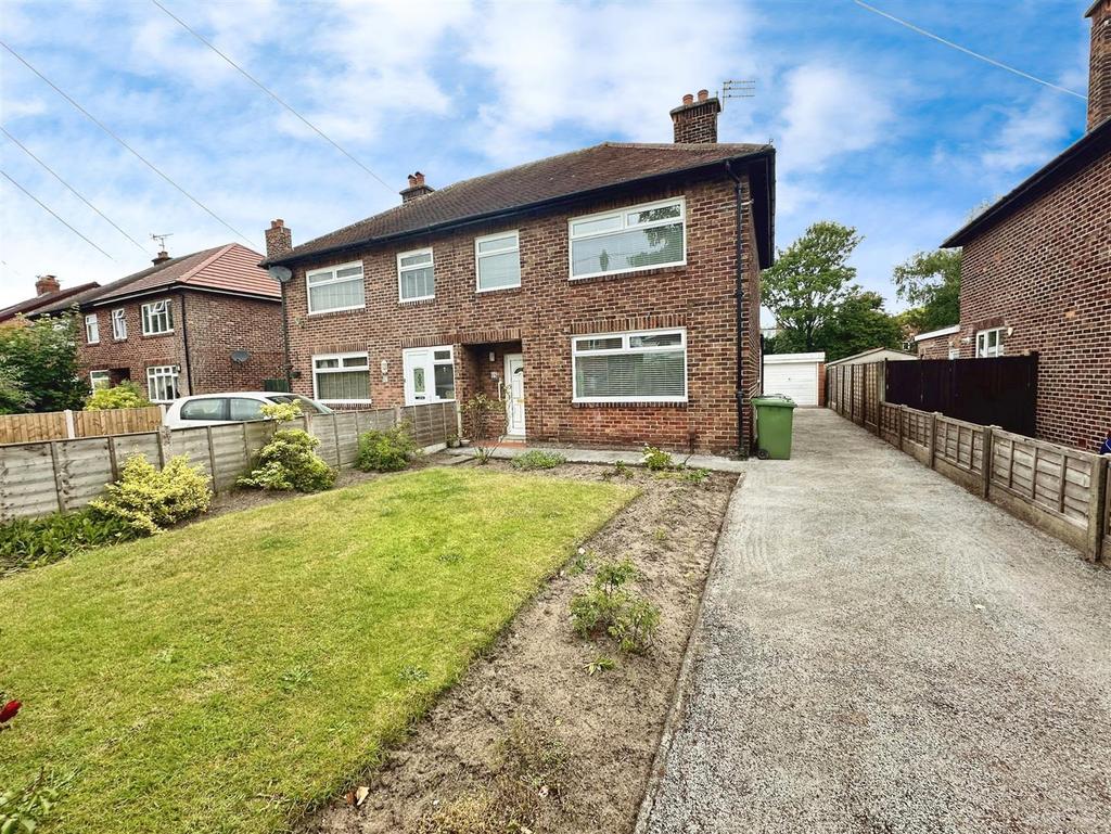 Lonsdale Road, Formby, Liverpool 3 bed semidetached house to rent £